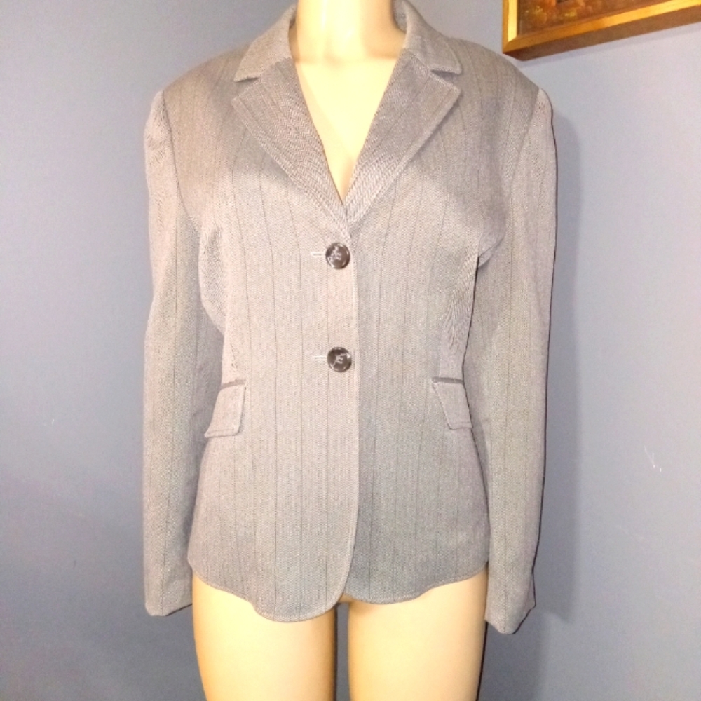 TAHARI GRAY WITH BLACK PIN STRIPES CLASSIC JACKET WITH 2 BUTTON CLOSURE SZ 16 P
